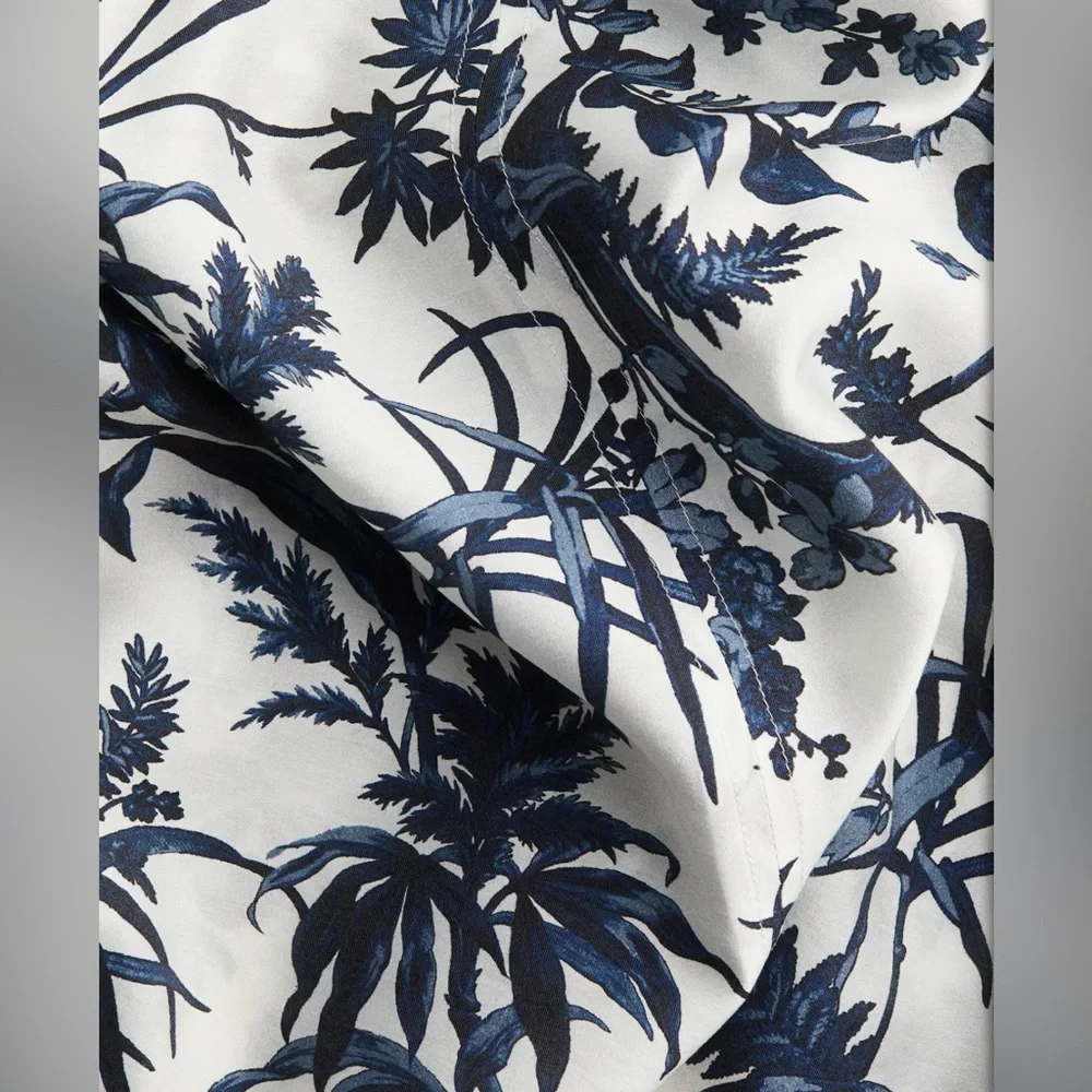 H&M Oversized Navy & White Patterned Blouse in Small - Picture 3 of 9